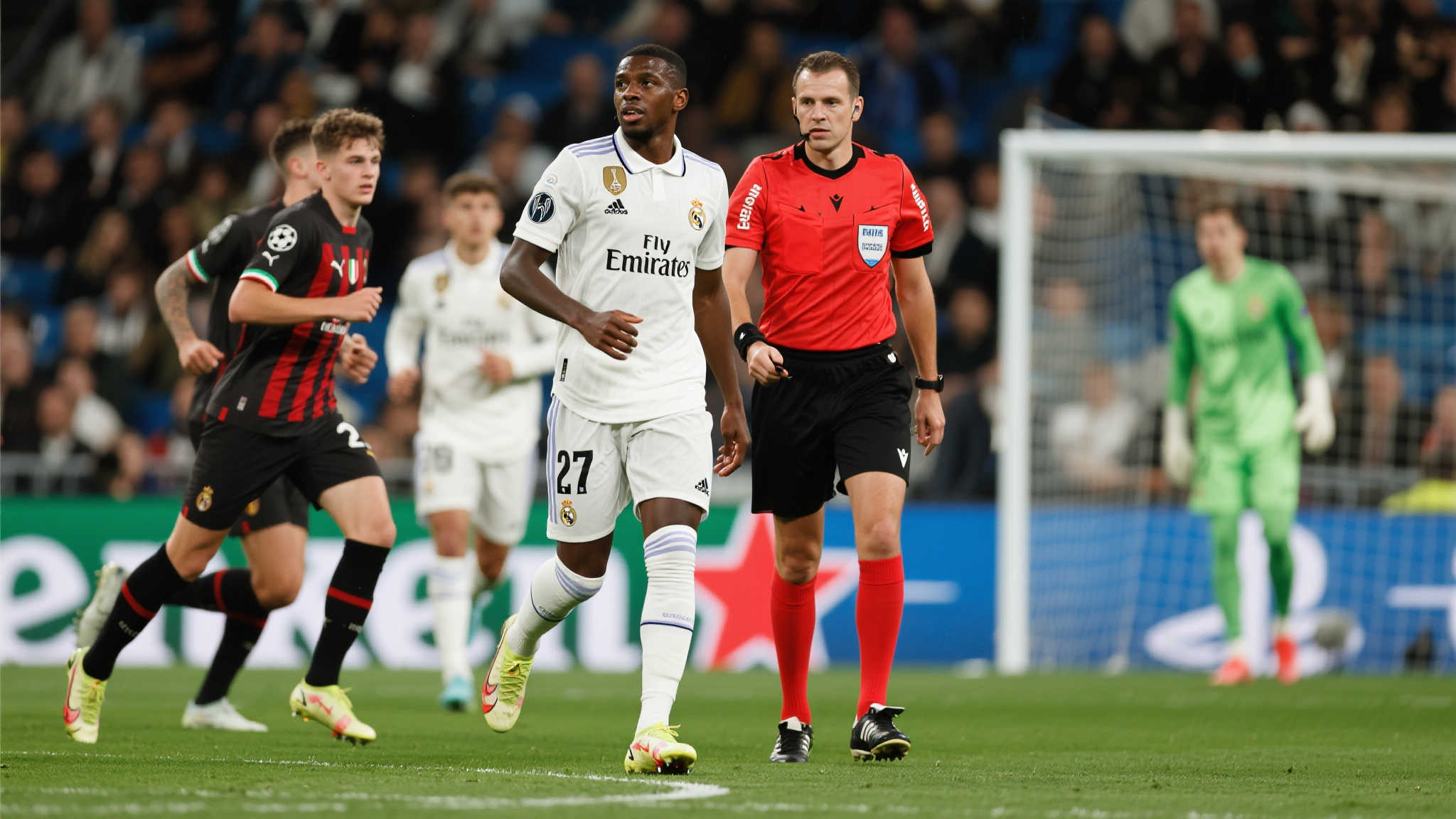 皇马10人逆境领跑2-0!阿诺德策攻贡萨洛传球,居勒尔补射建功! 相比缺乏经验且略显混乱的年轻队伍,这支皇马会更加淡